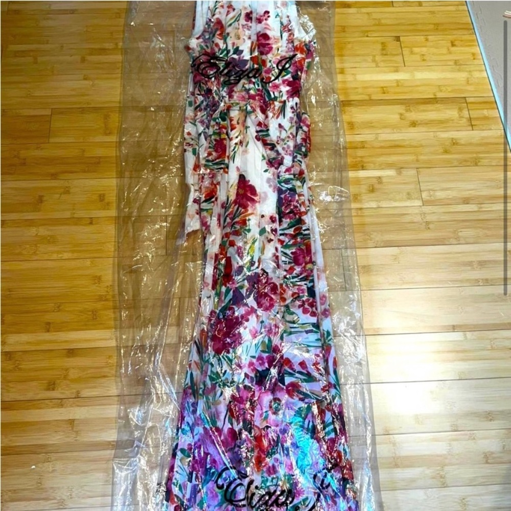 Eliza J maxi dress floral. Lined. Worn once. Mint like new 8 - Picture 1 of 4